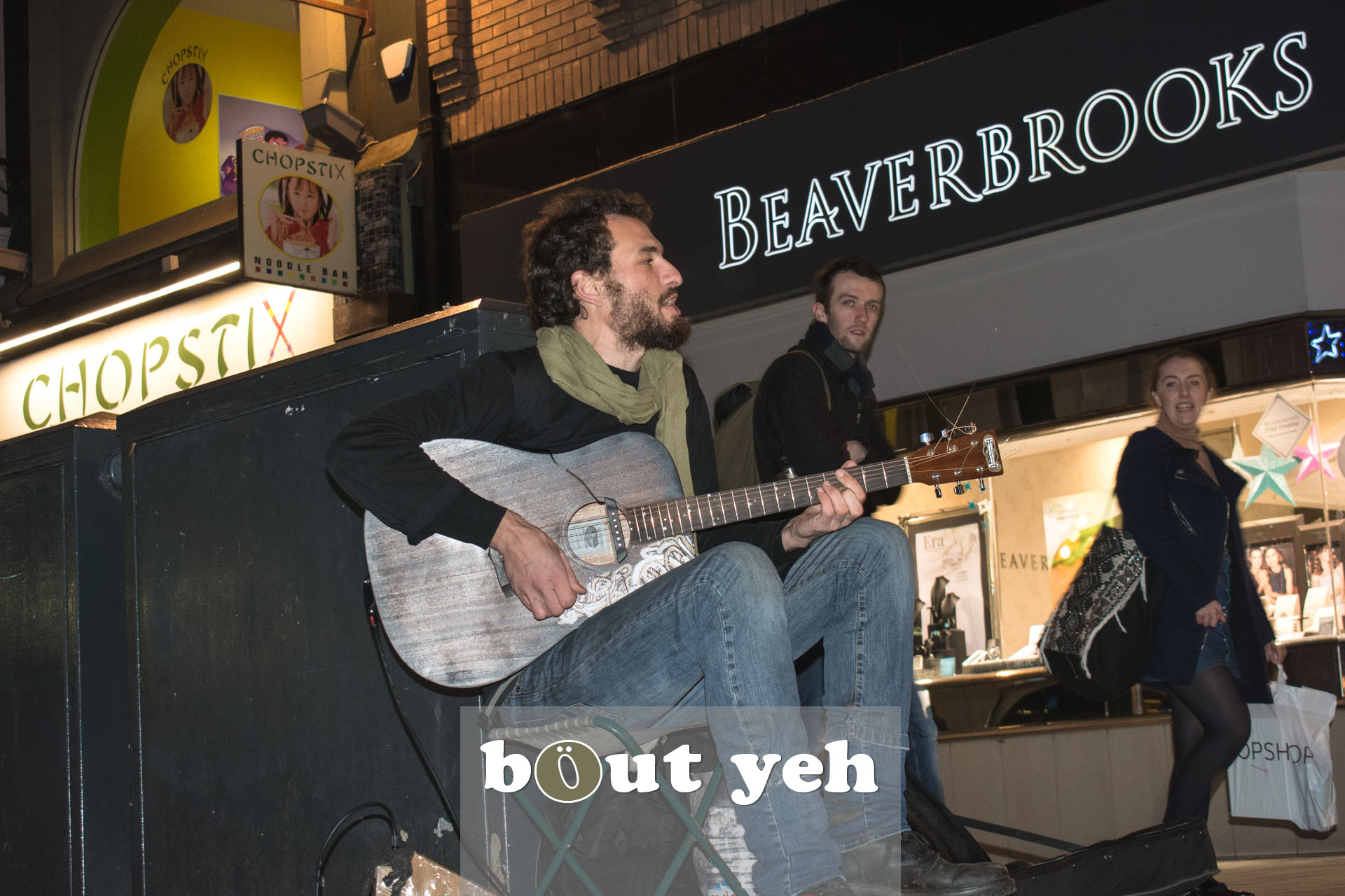 Australian busker playing guitar in Donegal Place, Belfast - bout yeh photographers Belfast photo 3388.