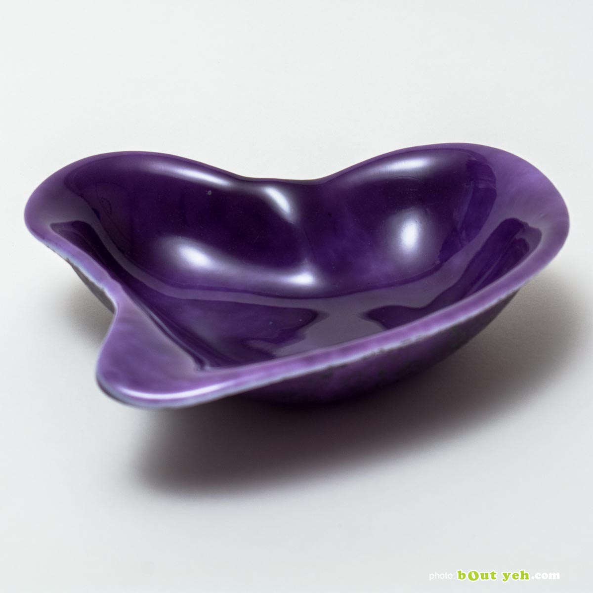 Gold purple opal heart shaped bowl with infused copper by Keith Sheppard Irish glassware - photo 1605