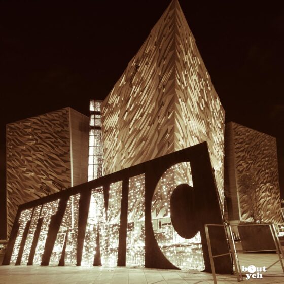 Photograph of Titanic Belfast at night by Bout Yeh photographers Belfast, Northern Ireland - duotoned photo 2742